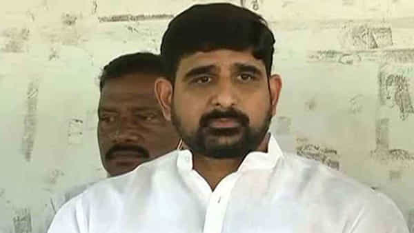 Padi Kaushik Reddy: గవర్నర్పై అవమానకర వ్యాఖ్యలకు నోటీసులు.. ఉమెన్ కమిషన్ ముందు బీఆర్ఎస్ ఎమ్మెల్సీ కౌశిక్రెడ్డి..