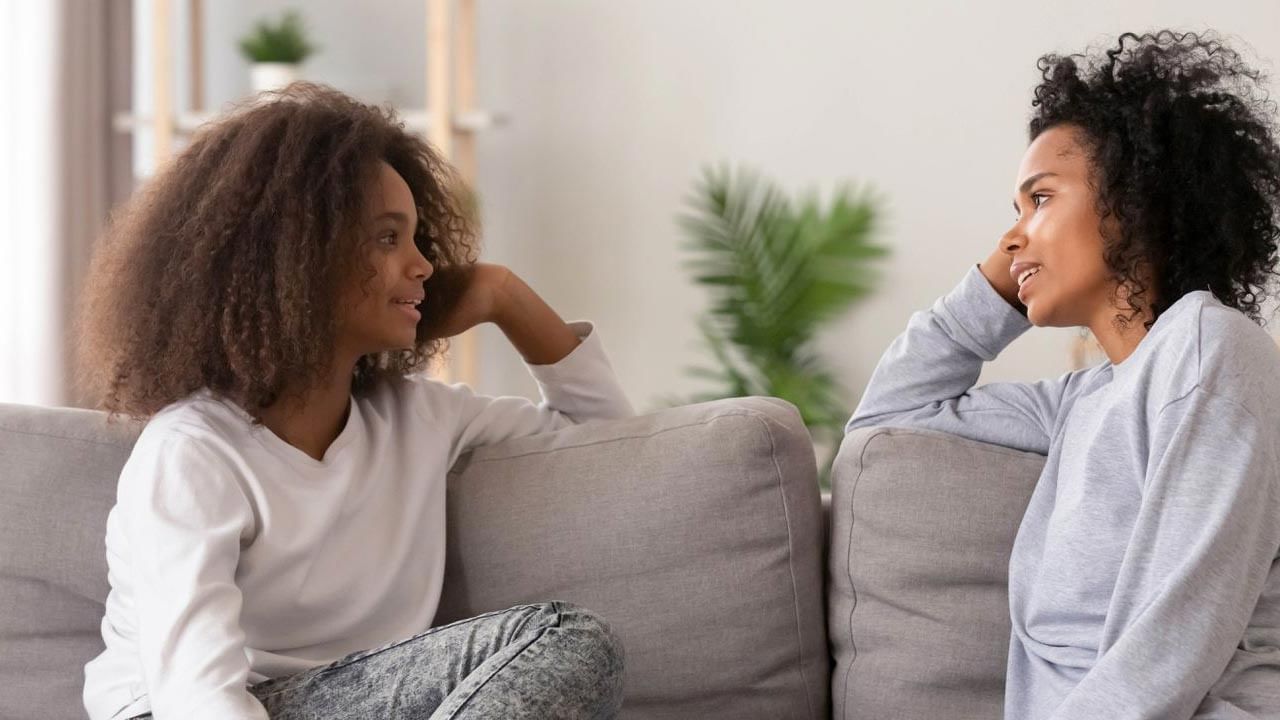 ఆరోగ్యకరమైన సంబంధం ఎలా ఉంటుందో పిల్లలతో మాట్లాడటం ప్రారంభించాలి. సెక్స్ విషయాల గురించి ప్రస్తావించకుండా మంచి డిజిటల్ పౌరుడిగా ఎలా ఉండాలనే దాని గురించి వారితో మాట్లాడటం అవసరం. సెక్స్‌కు సంబంధించి ఎదుర్కొనే అన్ని అవకాశాల గురించి మాట్లాడాలి.