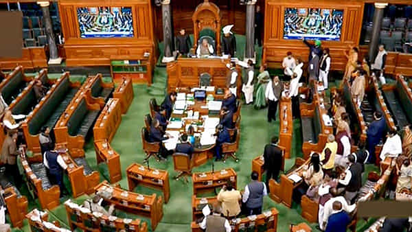 Parliament Budget Session: రెండోరోజూ ఉభయసభలపై హిండెన్బర్గ్ ఎఫెక్ట్.. పార్లమెంట్ ఉభయ సభలు వాయిదా..
