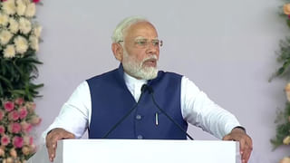 Watch: మార్కెట్‌లో మహిళలతో అసభ్యంగా ప్రవర్తించిన రాజకీయవేత్త .. కాలర్‌పట్టుకుని చెప్పులతో బుద్ధి చెప్పారు..