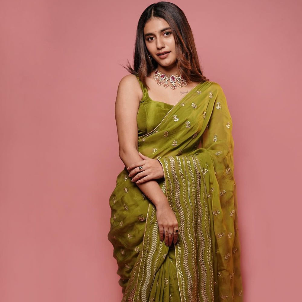 ఒరు ఆధార్ లవ్ సినిమాతో సెన్సేషన్‌గా మారిన బ్యూటీ ప్రియ ప్రకాష్ వారియర్. ఈ భామ చేసిన సినిమాలు ఏవీ పెద్దగా ఆకట్టుకోలేకపోయినా.. ఇంటర్నెట్‌లో మాత్రం ప్రియాకు మంచి ఫాలోయింగ్ ఉంది.
