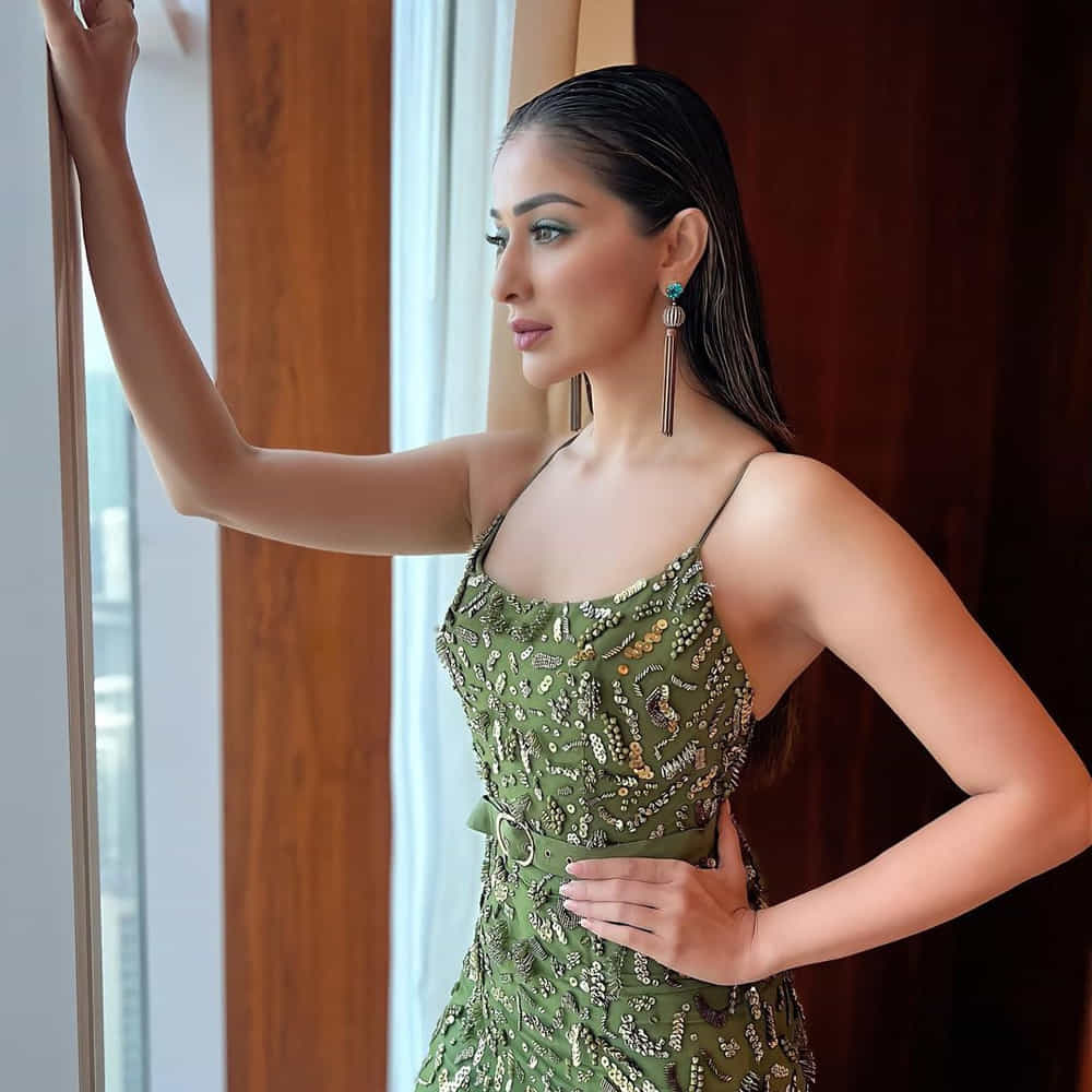 తమిళ, తెలుగు ఇండస్ట్రీస్లో మంచి హీరోయిన్గా పేరు తెచ్చుకుంది రాయ్ లక్ష్మీ. అయితే కొంతకాలం సినిమాలకు దూరంగా ఉన్న ఈ అమ్మడు ఖైదీ no.150 సినిమాలో రత్తాలు సాంగ్ తో మరోసారి తెలుసు తెరపై మెరిసింది. తాజాగా ఈ భామ మళ్లీ తెలుగు సినిమాలపై దృష్టి సారించినట్టు సమాచారం.ఇదిలా ఉంటె ఈ అమ్మడి ఫోటోషూట్ కి ఫ్యాన్స్ గట్టిగానే ఉన్నారు అని చెప్పొచ్చు.మీరు ఓ లుక్కేయండి.