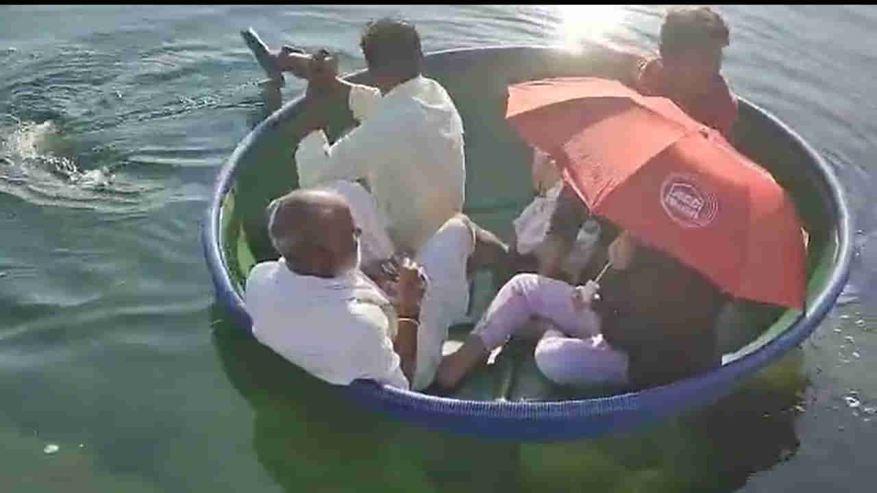 Video: మనుమరాలితో కలిసి బోటింగ్.. పాటలు, డ్యాన్స్లతో సందడి.. చిన్న పిల్లాడిలా మారిన మాజీ మంత్రి రఘువీరారెడ్డి.. వైరల్ వీడియో..