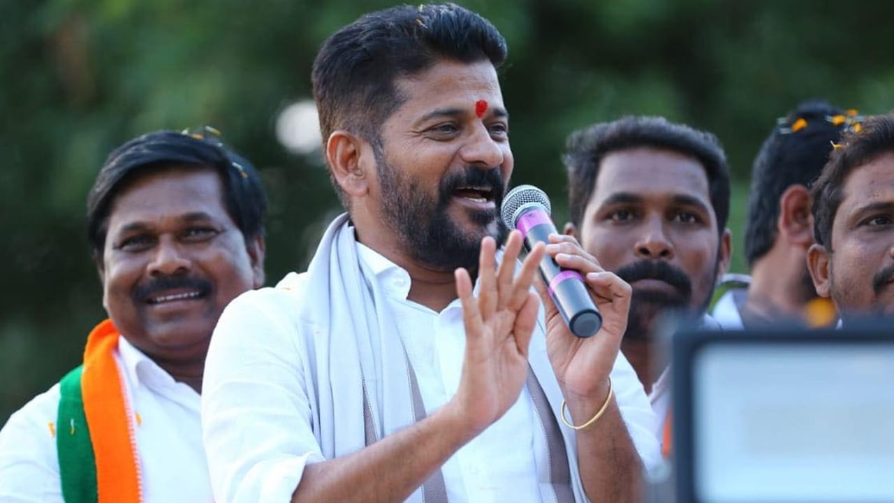 Revanth Reddy: రేవంత్ రెడ్డి కాన్వాయ్‌కి ప్రమాదం.. పరస్పరం ఢీకొట్టిన 6 కార్లు..