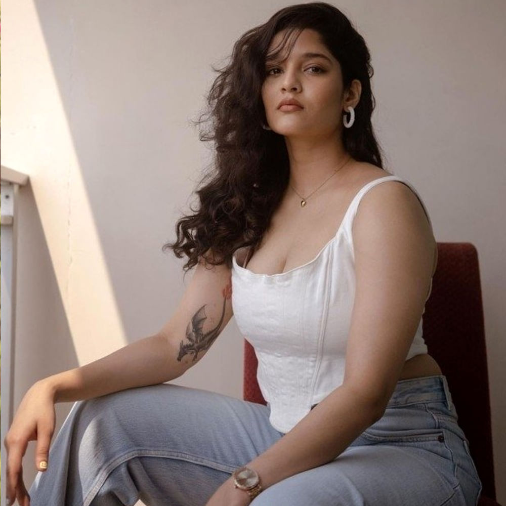 అలాగే అమ్మాయిలకు కచ్చితంగా సెల్ఫ్ డిఫెన్సివ్ ఉండాలని.. ఇందుకోసం కాలేజీల్లో, స్కూల్లో వారానికి కనీసం ఒక్కసారైనా సెల్ఫ్ డిఫెన్సివ్ సంబంధించిన క్లాసులు జరగాలి అన్నారు. 