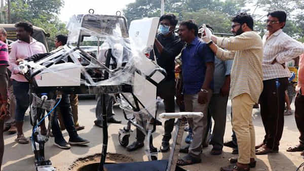 Robotic Scavengers: మ్యాన్ హోల్స్ ఇక ప్రాణాలు తీయలేవ్.. ప్రపంచంలోనే తొలిసారిగా వినూత్న ఆవిష్కరణ..