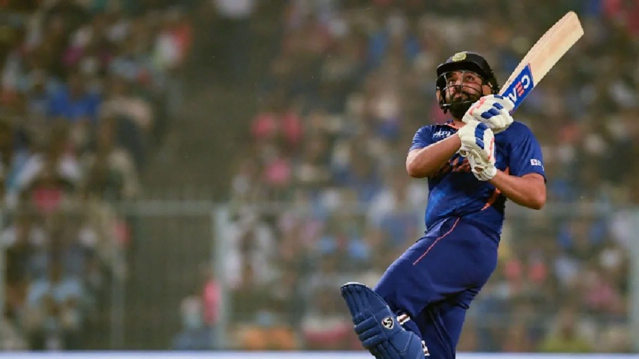 మార్చి, 2022లో ఇన్నింగ్స్ 222 పరుగుల తేడాతో శ్రీలంకను ఓడించింది. ఆ తర్వాత శ్రీలంకను 228 పరుగుల తేడాతో ఓడించాడు.  ఇక ఫిబ్రవరి 2023లో ఆస్ట్రేలియాను కూడా ఇన్నింగ్స్  132 పరుగుల తేడాతో ఓడించాడు. 100 శాతం విజయాలతో రోహిత్ దూసుకపోతున్నాడు.