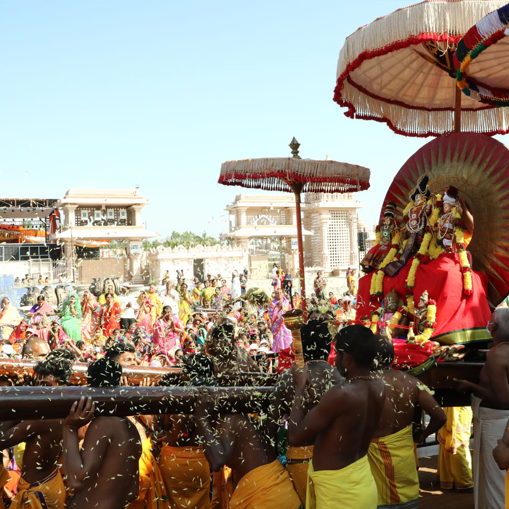 శ్రీరామానుజాచార్య  సమతా కుంభ్‌-2023 బ్రమ్మోత్సవాలకు సంబంధించిన ప్రత్యేక పూజల ఫొటోస్ అందరిని ఆకట్టుకుంటున్నాయి.