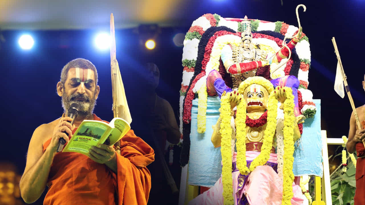 సమతా కుంభ్ 2023 బ్రహ్మోత్సవాలు అంగరంగ వైభవంగా జరుగుతున్నాయి. సమతా క్షేత్రం.. జై శ్రీమన్నారాయణ మంత్రోచ్ఛరణతో మార్మోగుతోంది. రోజుకో విశేష మహోత్సవం.. విశేష పూజలు.. గరుడ సేవలు చూసి తరిస్తున్నారు భక్తులు.