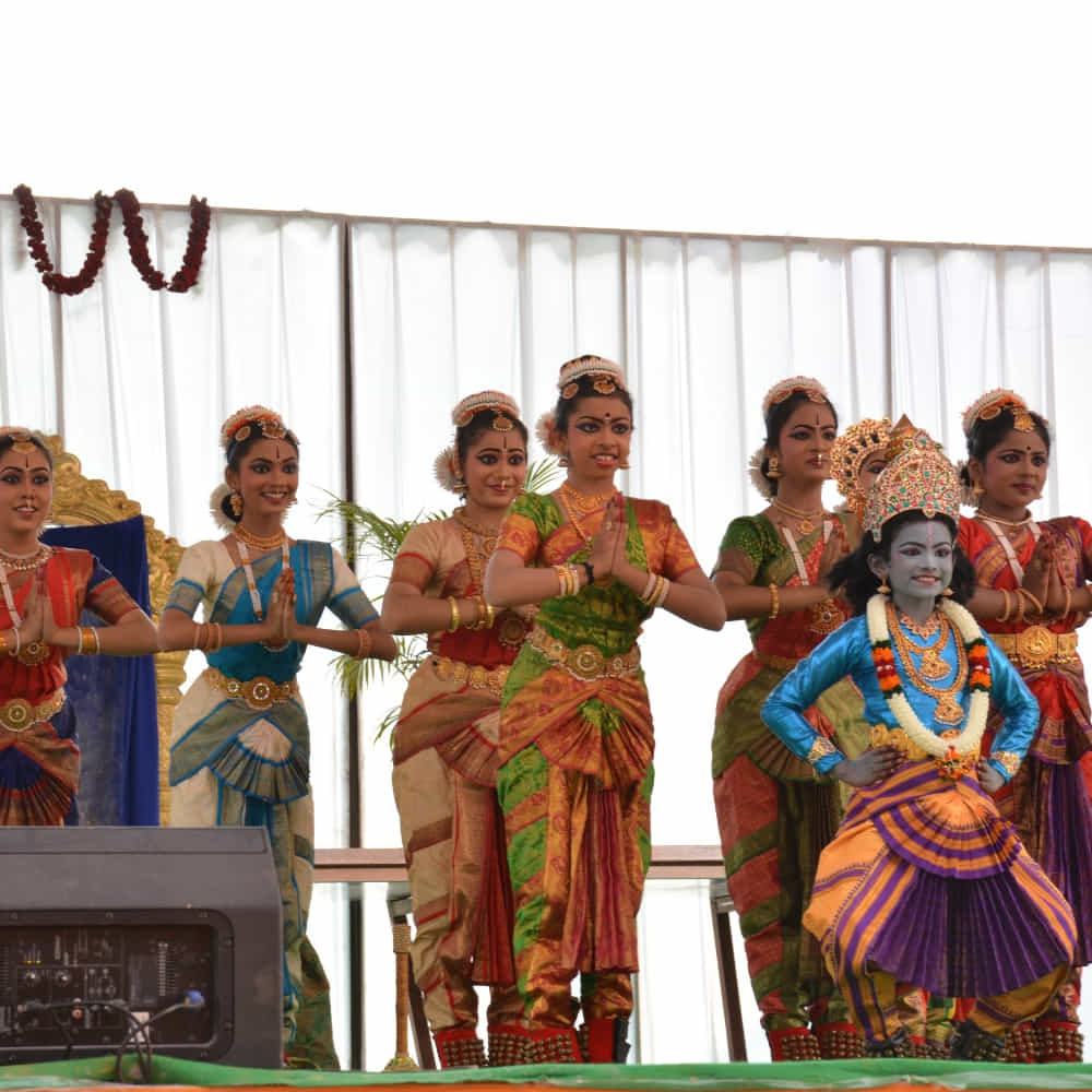 హైదరాబాద్ ముచ్చింతల్లోని సమతా స్ఫూర్తి ప్రాంగణంలో శ్రీ రామానుజాచార్య 108 దివ్య దేశాల బ్రహ్మోత్సవాలు అత్యంత వైభవంగా జరుగుతున్నాయి. ప్రముఖ ఆధ్యాత్మిక గురువు త్రిదండి చినజీయర్ స్వామి సారథ్యంలో నిత్య కైంకర్యాలు, విశిష్ట వాహన సేవలు ఘనంగా నిర్వహిస్తున్నారు.