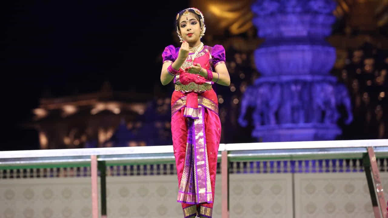 సమానత్వాన్ని, సమతాభావాన్ని జాగృతం చేసిన వారి మహనీయతను కొనియాడుతూ వారి జీవిత చరిత్ర ఆధారంగా రచించి స్వరపరిచిన శ్రీరామానుజ అనే పాటకు ఈడ్య మిత్ర బృందం ఈ ప్రదర్శన ఇచ్చింది.