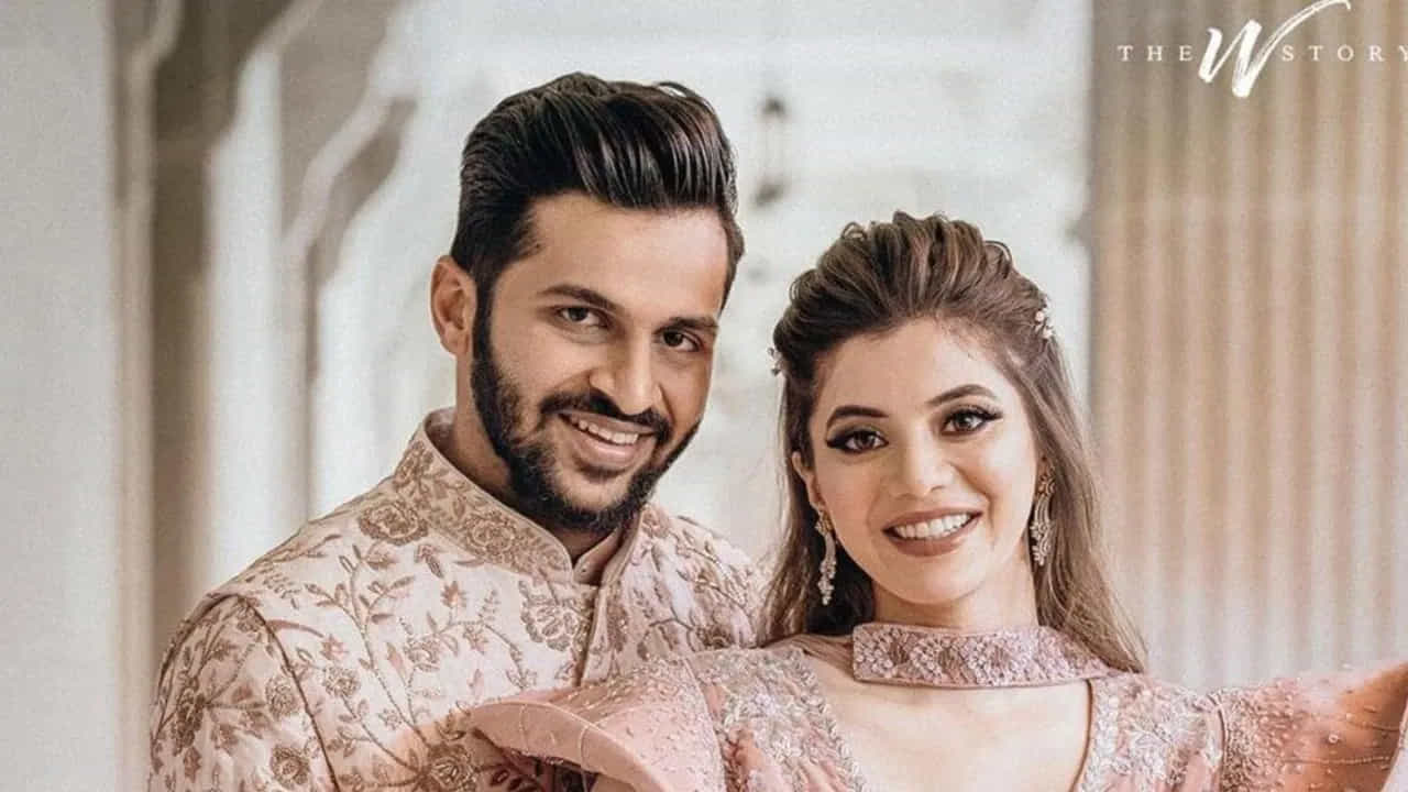 శార్దూల్కు కాబోయే భార్య మిథాలీ విషయానికొస్తే.. ఆమె మోడలింగ్ చేసింది. అలాగే పలు కంపెనీల్లో సెక్రటరీగా విధులు నిర్వర్తించింది. ఇదిలా ఉంటే తమ వివాహ కేక్ను మిథాలీనే స్వయంగా తయారుచేయనుంది.