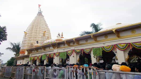 Shiva Temple: మతానికి అతీతంగా శివాలయాన్ని కట్టించిన క్రైస్తవ అధికారి.. ! ఎవరో తెలుసా..?