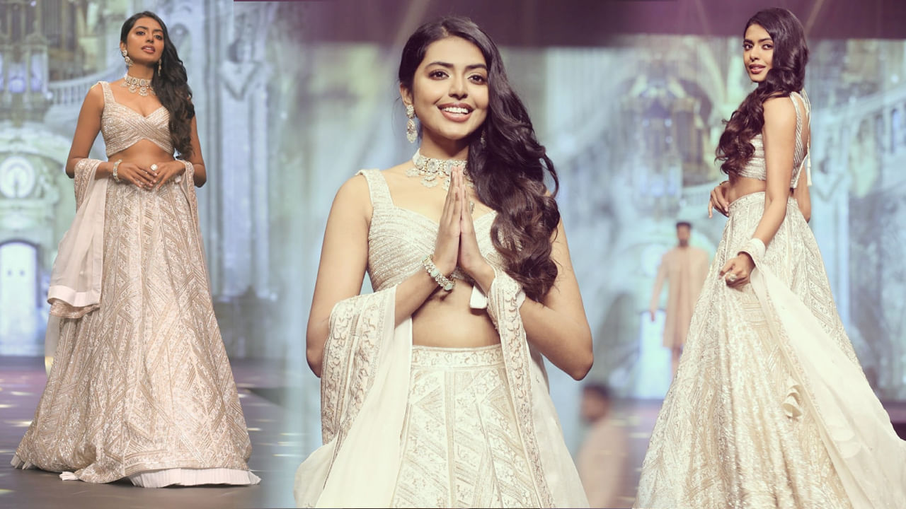 సీనియర్‌ హీరో రాజశేఖర్‌ నట వారసురాలిగా ఇండస్ట్రీలోకి అడుగు పెట్టిన నటి శివాని కెరీర్‌ తొలినాళ్లలో కొన్ని ఆటుపోట్లు ఎదుర్కొంది. అయితే తాజాగా వచ్చిన అద్భుతం చిత్రంతో ఒక్కసారిగా ఇండస్ట్రీని తనవైపు తిప్పుకుంది.. 