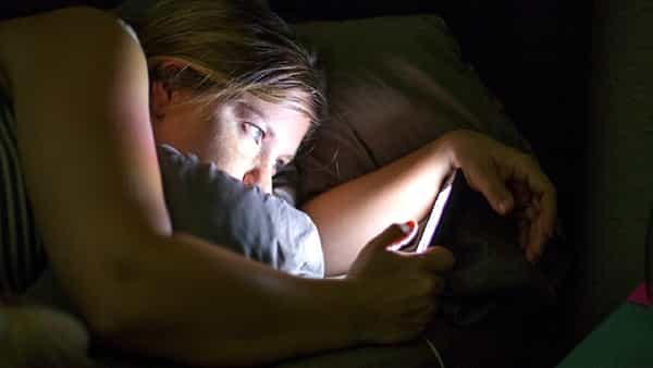 Phone Problems: భార్యాభర్తల మధ్య గొడవలకు కారణమదే.. దీన్ని దూరం పెడితే వెంటనే పరిష్కారం..