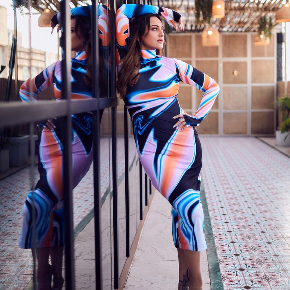 కండల వీరుడు సల్మాన్ ఖాన్ నటించిన దబాంగ్ సినిమాతో హీరోయిన్గా పరిచయం అయ్యింది ఈ బ్యూటీ. దబాంగ్ సినిమా సూపర్ హిట్ అవ్వడంతో ఈ అమ్మడికి అవకాశాలు వెతుకుంటూ వచ్చాయి