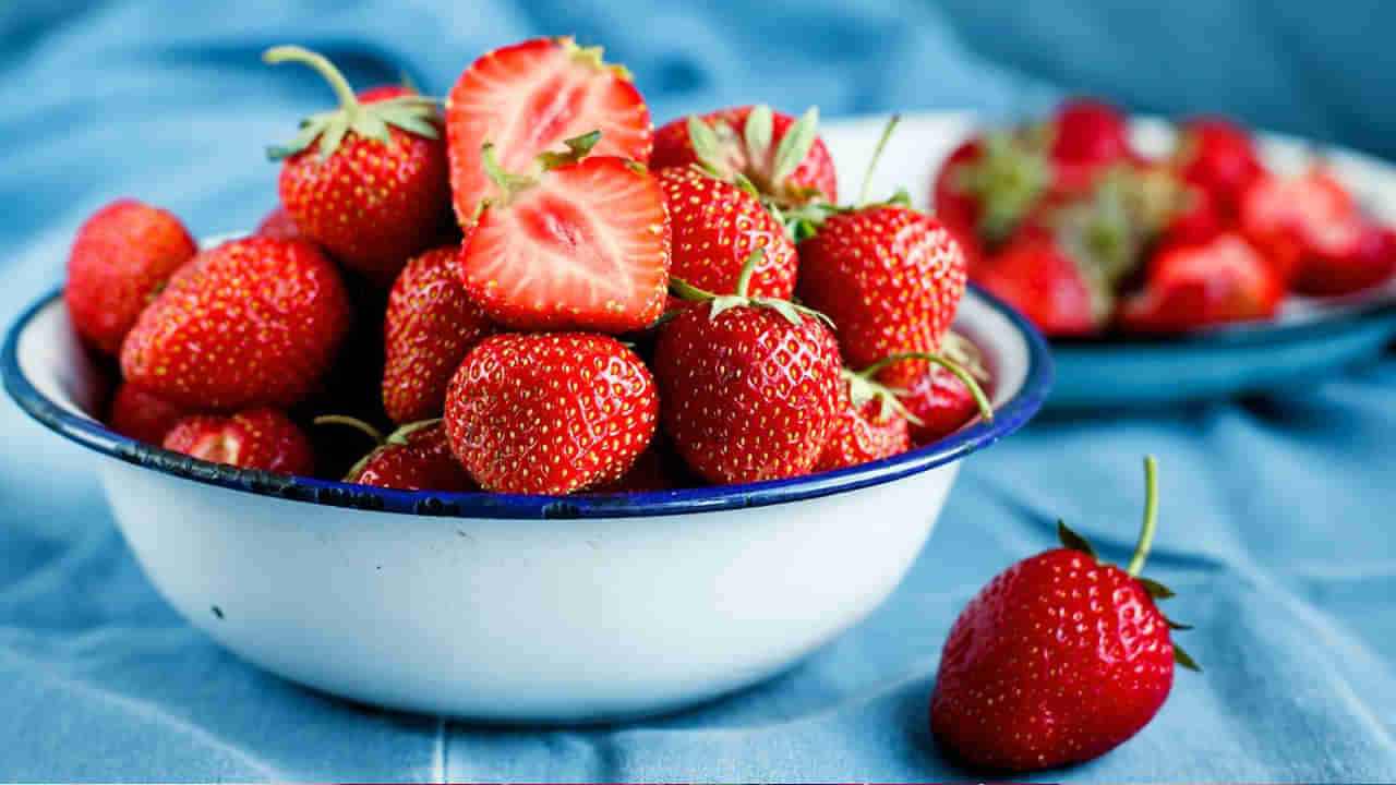 Strawberry Benefits: ఆరోగ్య పరిరక్షణలో ఈ పండ్లు ఎంతో ప్రయోజకరం.. తింటే ‘యూత్‌ఫుల్‌’గా కనిపించడం ఖాయం..!