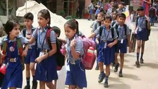 Telangana: విద్యార్ధులకు గుడ్ న్యూస్.. మూడు రోజులు సెలవులు..? ఎప్పుడెప్పుడంటే.!