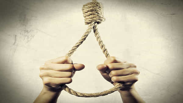Family Suicide: విషాదం.. మూడు నెలల చిన్నారి సహా దంపతుల ఆత్మహత్య..