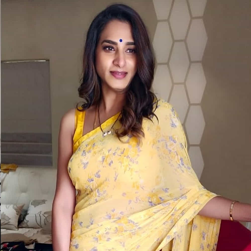 టాలీవుడ్ క్యారెక్టర్ ఆర్టిస్టుల్లో కెల్లా సురేఖా వాణి క్రేజ్ వేరు. అందానికి తోడు తనదైన నటనతో ఆడియన్స్ ఫాలోయింగ్ పెంచుకుంది సురేఖా. తల్లి, అక్క, వదిన పాత్రల్లో నటించి ఎన్నో సినిమాల విజయాల్లో భాగమైన ఈ నటి..