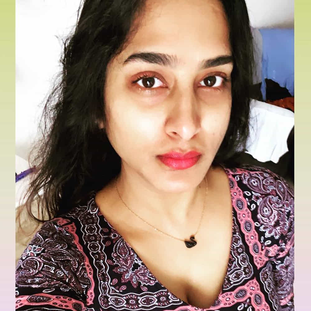 టాలీవుడ్ క్యారెక్టర్ ఆర్టిస్టుల్లో కెల్లా సురేఖా వాణి క్రేజ్ వేరు. అందానికి తోడు తనదైన నటనతో ఆడియన్స్ ఫాలోయింగ్ పెంచుకుంది సురేఖా. తల్లి, అక్క, వదిన పాత్రల్లో నటించి ఎన్నో సినిమాల విజయాల్లో భాగమైన ఈ నటి..