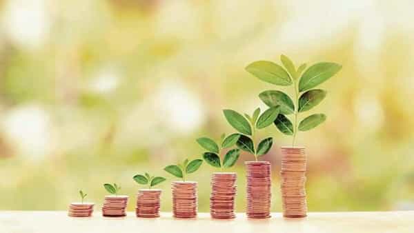 SIP Investments: రోజుకు రూ.50 పెట్టుబడితో రూ.30 లక్షల రాబడి.. ఎలాగో తెలుసుకోవాలంటే ఓ లుక్కెయ్యండి..