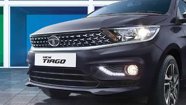 Car Sales: కేవలం రూ. 6.13 లక్షలకే టాటా టియాగో కారు.. ఆటోమేటిక్ ఫీచర్లతో లిమిటెడ్ ఆఫర్.!