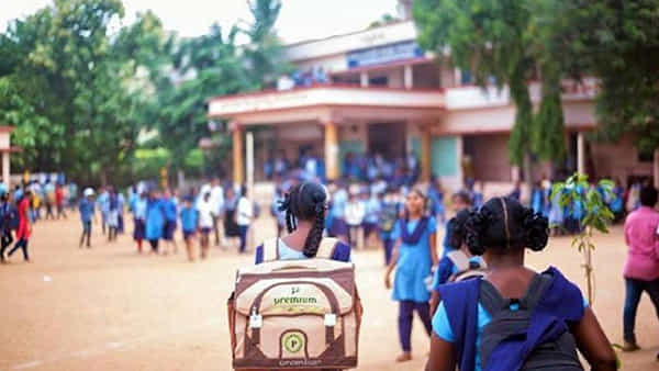 Telangana: తెలంగాణలో కార్పొరేట్ స్కూళ్లకు ధీటుగా ప్రభుత్వ పాఠశాలలు.. పక్కా ప్లాన్ సిద్ధం చేసిన బీఆర్ఎస్ సర్కార్.