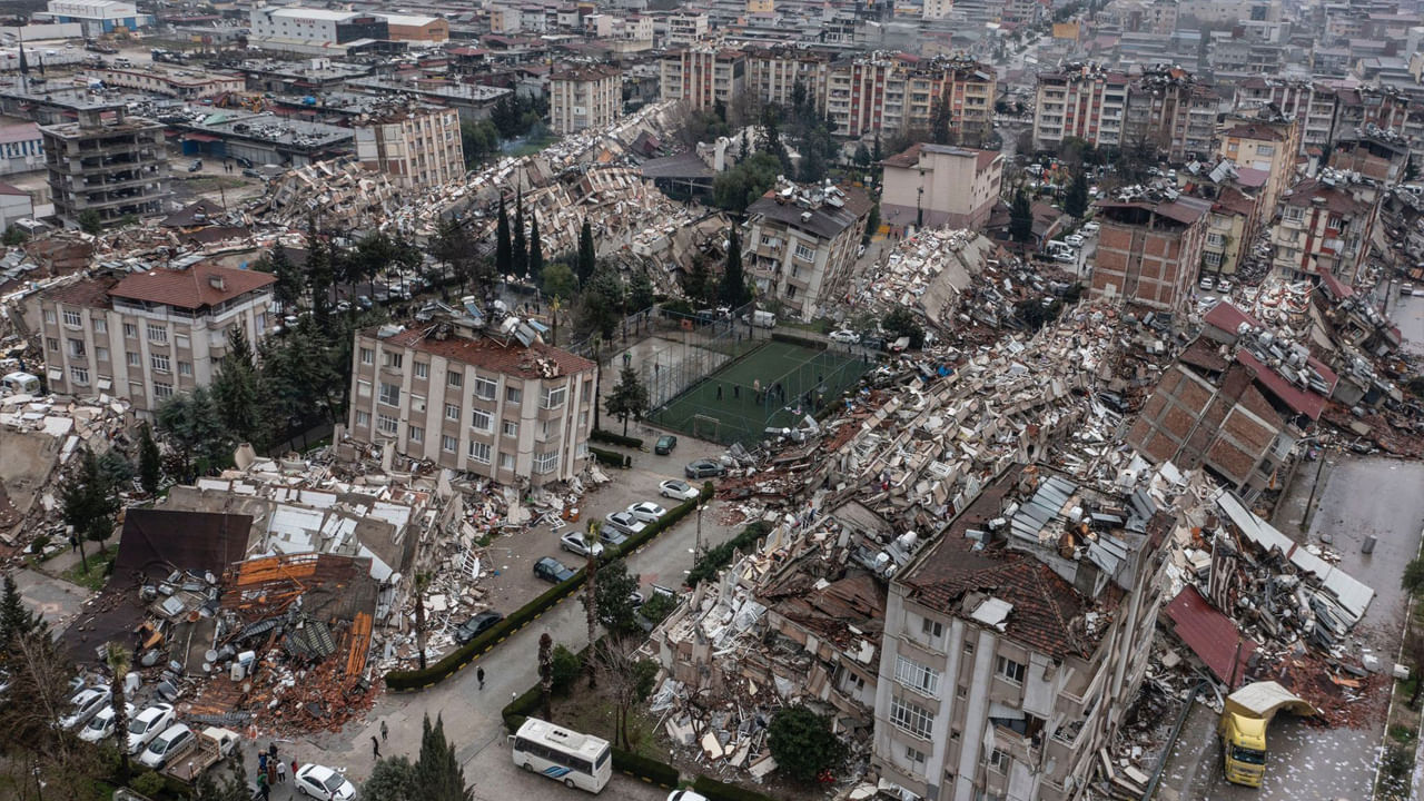 Turkey Earthquake: 7,800 మందికి పైగా మృతి.. చలికి గడ్డకడుతున్న పిల్లలు.. 3 నెలలు ఎమర్జెన్సీ విధింపు..