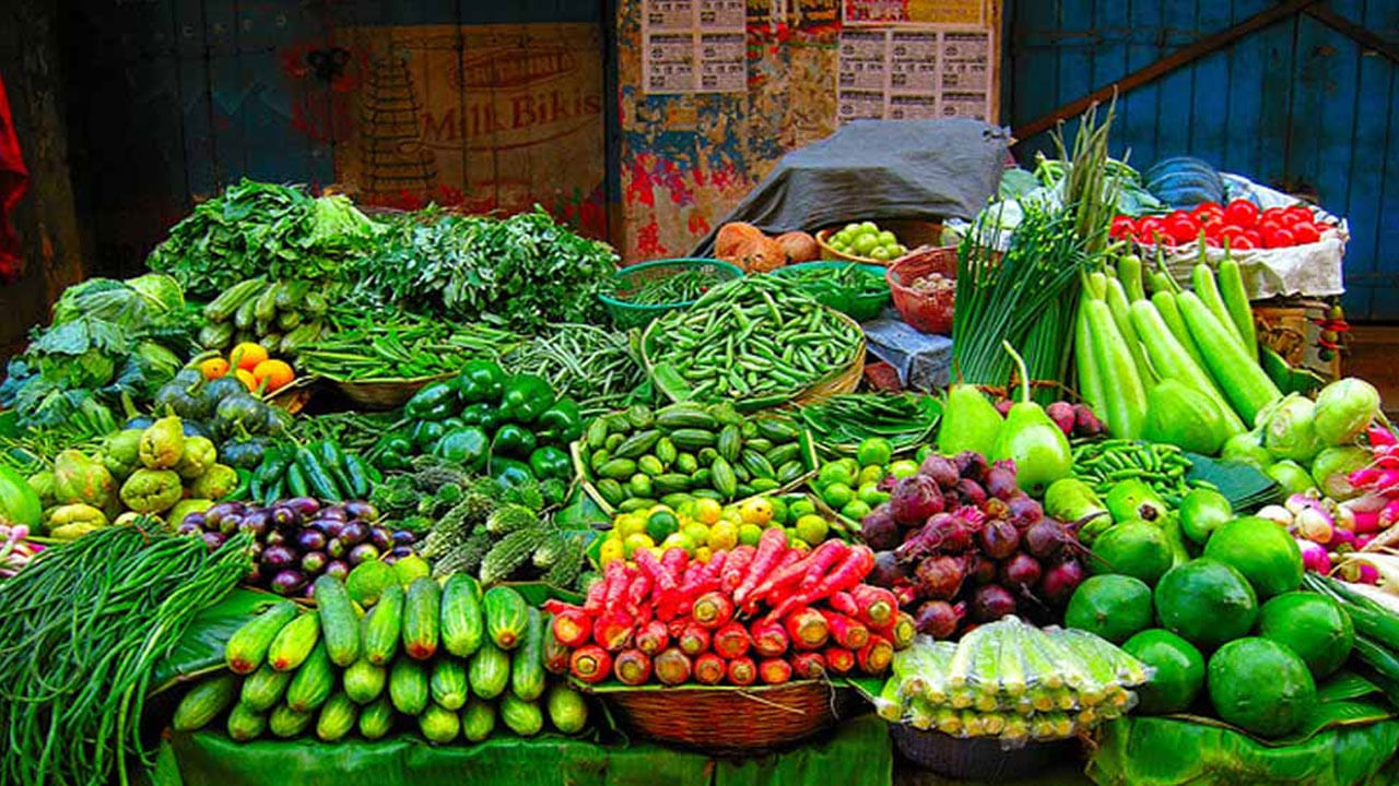 Vegetable Price: మార్కెట్‌లో పెరిగిన కూరగాయల ధరలు.. అన్నదాతకు ఊరట.. - Telugu News | Vegetable prices high in Aspari Vegetable Market kurnool district | TV9 Telugu