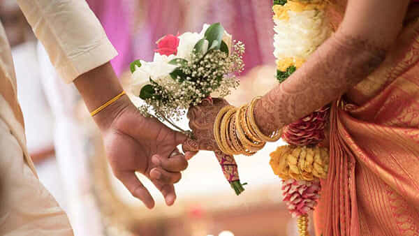 Unique wedding: శివుడి వేషంలో పెళ్లిచేసుకున్న భక్తుడు.. ఒళ్లంత విభూతితో కల్యాణ మండపానికి.. నోరెళ్లబెట్టిన గ్రామస్తులు..