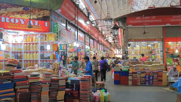 Wholesale Markets: ఈ మార్కెట్లలో డ్రెస్సుల నుంచి స్మార్ట్ ఫోన్ల వరకు ప్రతీది చీప్ రేట్కే లభిస్తాయి.. వివరాలు మీకోసం..