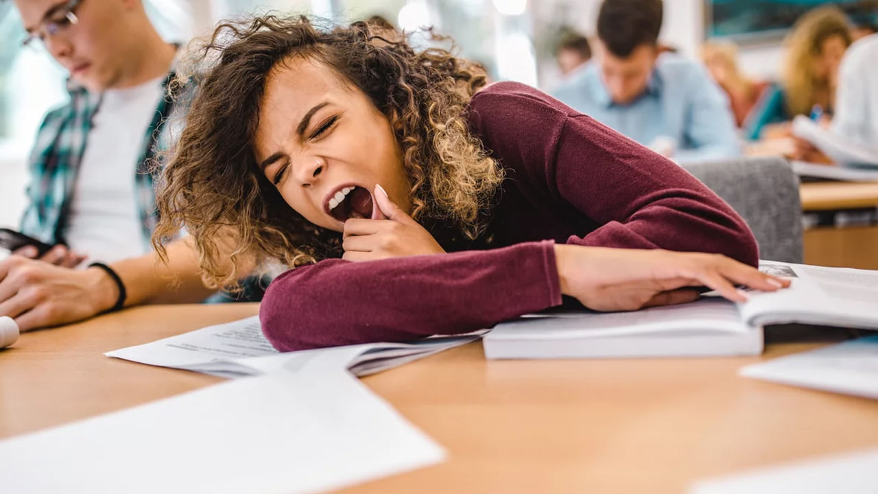 Yawning: విపరీతంగా ఆవలిస్తున్నారా.. ఈ వ్యాధులకు సంకేతం కావొచ్చు.. నిర్లక్ష్యం చేస్తే ప్రమాదం..