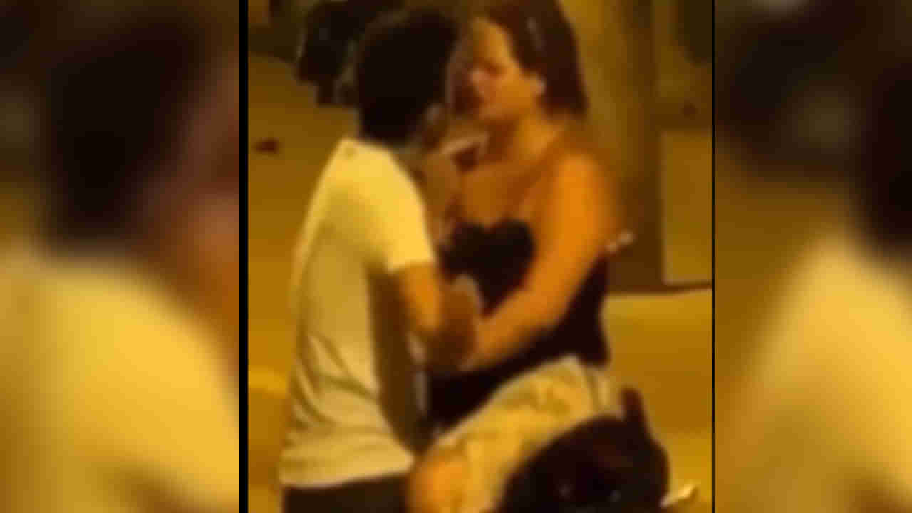 Viral Video: నడిరోడ్డుపై గర్ల్‌ఫ్రెండ్‌తో రొమాన్స్.. సీన్ కట్ చేస్తే.. ఆఖర్లో అదిరిపోయే ట్విస్ట్..!