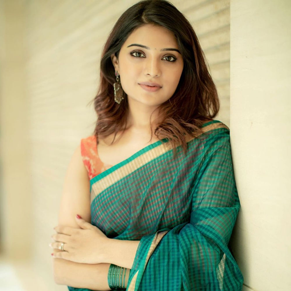  తమిళ్ స్టార్ విజయ్ సరసన కోటియిల్ ఒరువన్ చిత్రంతోపాటు.. కాటేరి, నరకాసురన్ వంటి చిత్రాల్లో నటించి మెప్పించింది. ప్రస్తుతం ఉదయనిధి స్టాలిన్ జోడిగా కన్నెనంబాదే చిత్రంలో నటిస్తోంది.