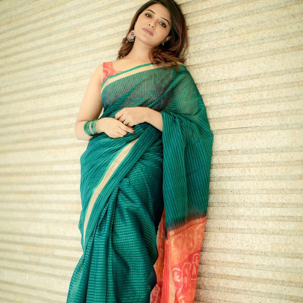  తాను ఓ వ్యక్తిని మనసార ప్రేమించానని.. కానీ ఆ ప్రేమ తన జీవితంలో ఎంతో కాలం నిలవలేదని తెలిపింది. ప్రేమను కావాలనుకున్న తనకు.. ఏ కారణం లేకుండానే బ్రేకప్ చెప్పి వెళ్లిపోయాడని.. లవ్ బ్రేకప్ కారణంగా కొన్ని రోజులు రాత్రిళ్లు ఒంటరిగా ఏడ్చానని చెప్పింది.