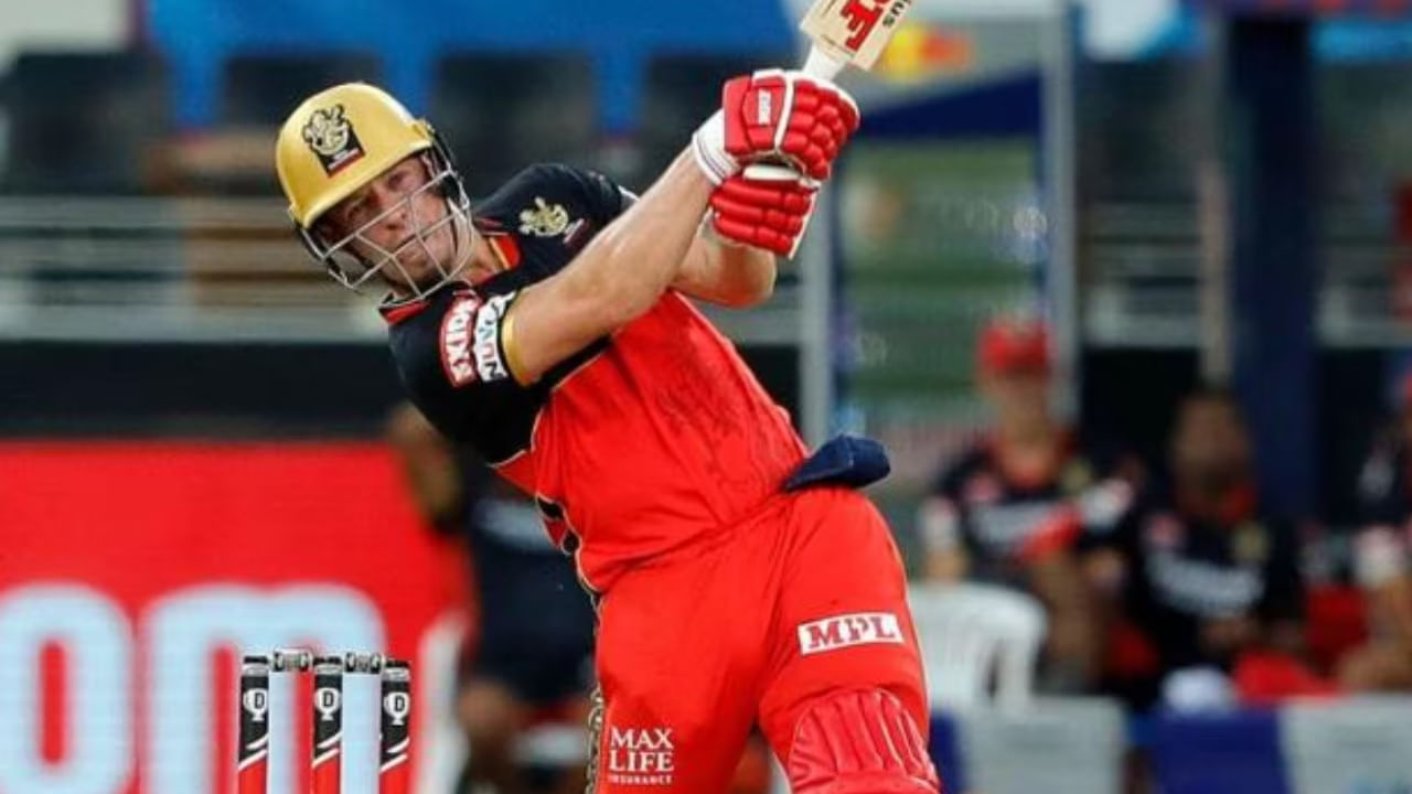 In 2014, AB de Villiers played a fierce innings against Sunrisers Hyderabad.  In that match, Royal Challengers Bangalore's top order flopped with a target of 155 runs.  But de Villiers played an unbeaten 89 off 41 balls to give the team victory in 19.5 overs.  During this time, he hit 6 fours and 8 sixes in his innings. 