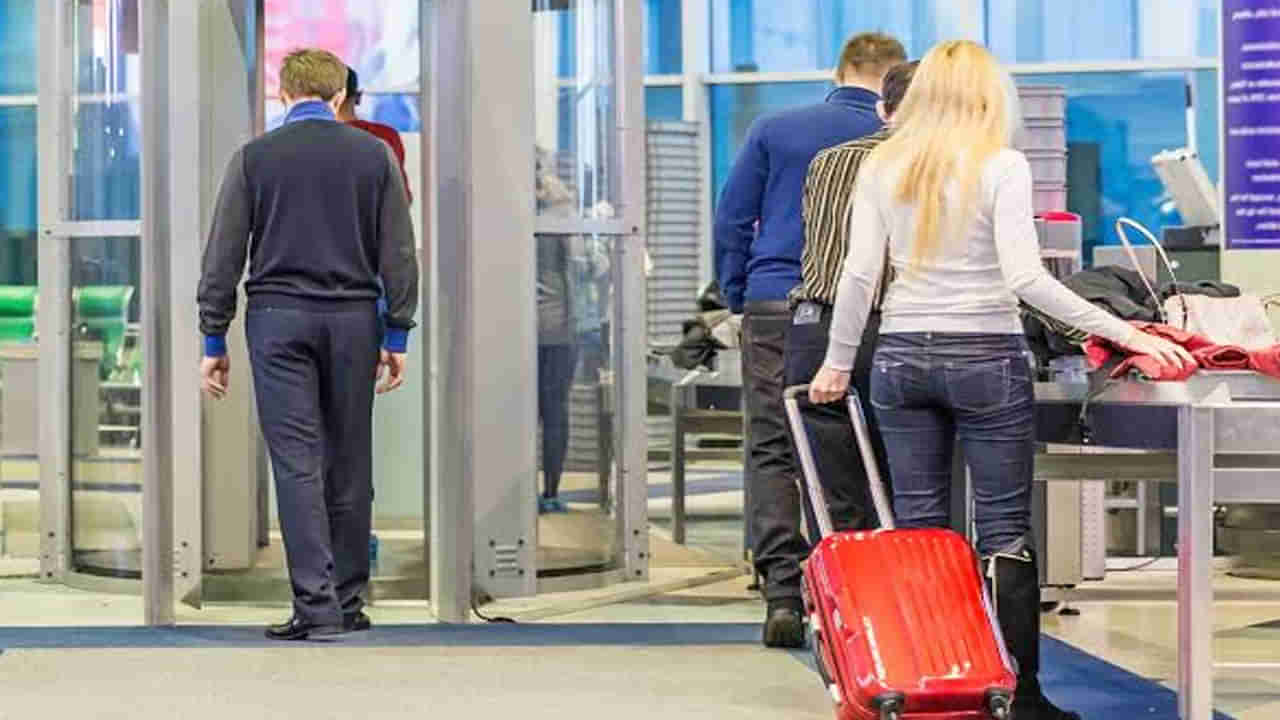 స్కానింగ్ మిషన్స్ కూడా కనిపెట్టకుండా కనికట్టు చేసింది.. లోదుస్తుల్లో దాచి అడ్డంగా దొరికిపోయిన మహిళ..