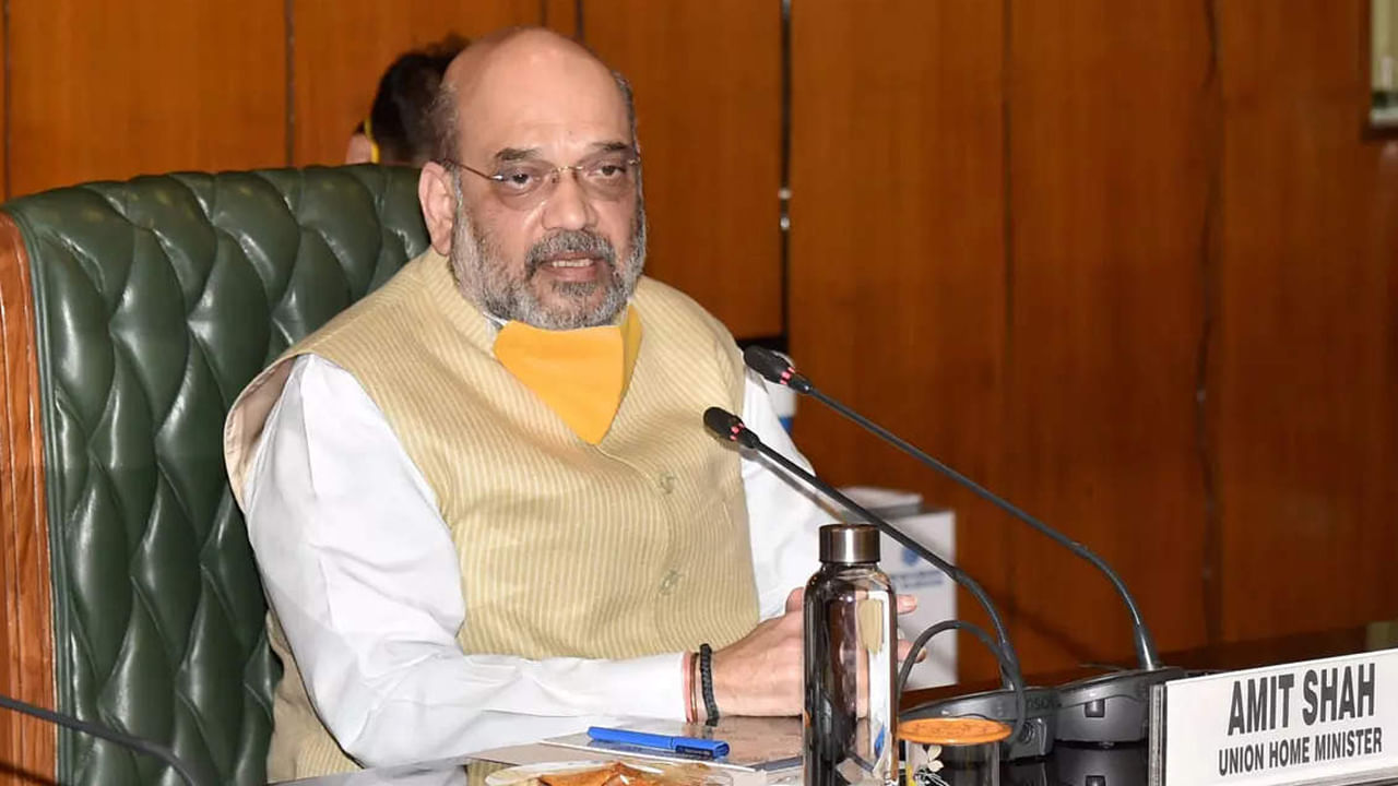 Amit Shah: హోంమంత్రి అమిత్ షా పర్యటనలో భద్రతా లోపం.. కాన్వాయ్వైపు దూసుకెళ్లిన ప్రైవేట్ కార్..