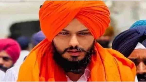 Amritpal Singh: నాలుగు రోజులుగా పరారీలోనే అమృత్పాల్.. దొడ్డి దారిన కెనడా వెళ్లేందుకు ప్రయత్నాలు!