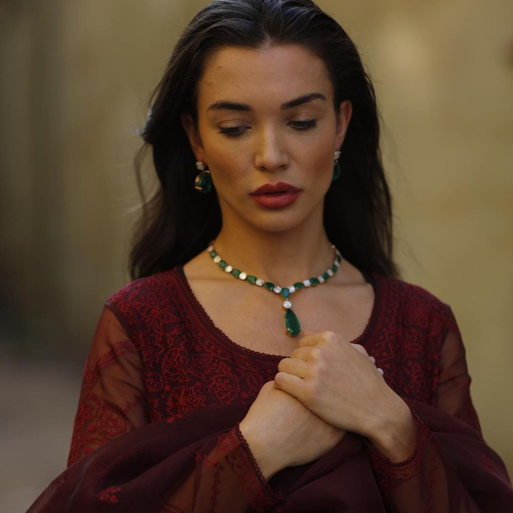 బ్రిటిష్ మోడల్ అమీ జాక్సన్ తెలుగు ప్రేక్షకులకు సుపరిచితమే. ‘ఎవడు’ సినిమాలో రామ్ చరణ్ సరసన నటించిన అమీ జాక్సన్.. ప్రస్తుతం లండన్‌లో ఉంటోంది. ఆ మధ్య బ్రిటన్‌కు చెందిన వ్యాపారవేత్త జార్జ్ పనాయోటౌతో డేటింగ్ చేసి అమీ వార్తల్లో నిలిచింది.