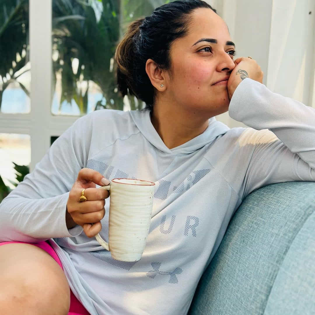 సోషల్ మీడియాలోనూ చాలా యాక్టివ్ గా ఉంటంది