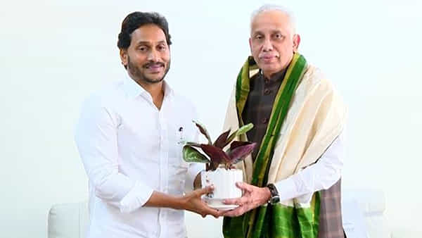 CM YS Jagan: గవర్నర్ జస్టిస్ అబ్దుల్ నజీర్తో సీఎం జగన్ మర్యాదపూర్వక భేటీ.. వివిధ అంశాలపై గంట 15 నిమిషాల పాటు చర్చ