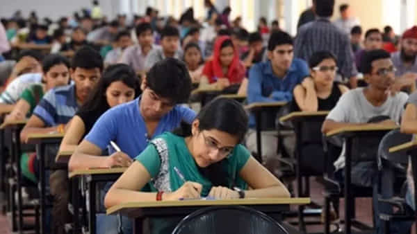 Engineering: నీట్ లాగే ఇంజనీరింగ్కు కూడా జాతీయ ఉమ్మడి ప్రవేశపరీక్ష.. చర్చలు జరుపుతున్న కేంద్రం