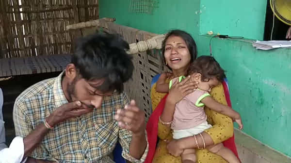 Telangana: తీవ్ర విషాదం.. మొక్కజొన్న గింజలు తింటూ మూడేళ్ల చిన్నారి మృతి..