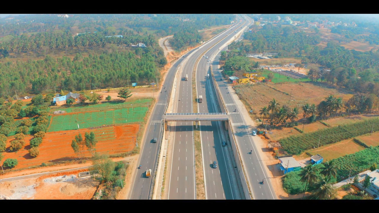 ఈ రహదారిపై అవసరమైతే హెలికాప్టర్లను సైతం దింపవచ్చునని అధికారులు తెలిపారు. 