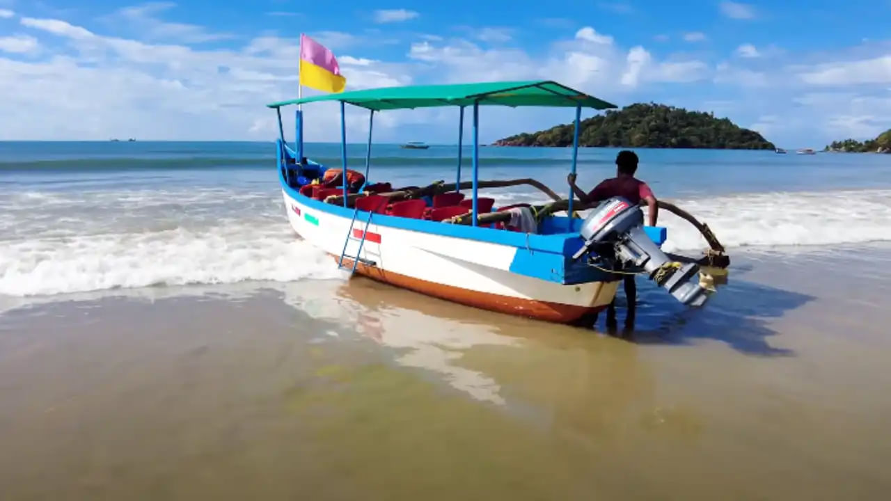 Varkala Beach, Kerala: కేరళలోని తిరువనంతపురం జిల్లాలో ఉన్న వర్కల బీచ్ కొత్తగా పెళ్లైన జంటలకు స్పెషల్ డెస్టినేషన్. 