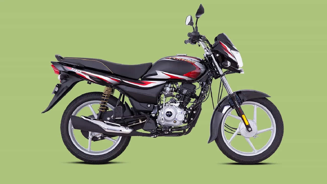 బజాజ్ ప్లాటినా: గరిష్ట మైలేజీని ఇచ్చే బైక్ల విషయానికొస్తే, బజాజ్ ప్లాటినా ముందు వరుసలో ఉంటుంది. ఈ వాహనం 115.45సీసీ BS6 ఇంజిన్తో లభిస్తుంది. ఇది 8.44 బిహెచ్పి పవర్, 9.81 ఎన్ఎమ్ టార్క్ ఉత్పత్తి చేయగలదు. ఈ బైక్ ధర దాదాపు 67 వేల రూపాయలు. ఒక లీటర్కు 70 నుంచి 80 కిలోమీటర్ల మైలేజీని ఇస్తుంది.