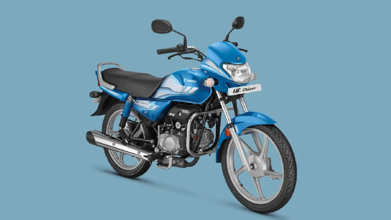 హీరో హెచ్ఎఫ్ డీలక్స్: అత్యధిక మైలేజీని ఇచ్చే హీరో హెచ్ఎఫ్ డీలక్స్ 7.91 బిహెచ్పి పవర్, 8.05 ఎన్ఎమ్ టార్క్ ఉత్పత్తి చేసే 97.2 సిసి ఇంజిన్ని పొందుతారు. ఈ బైక్ ప్రారంభ ధర దాదాపు 61 వేల రూపాయల వరకు ఉంటుంది. అలాగే ఇది ఒక లీటర్ పెట్రోల్కు 65-70 కిలోమీటర్ల మైలేజీని అందిస్తుంది.