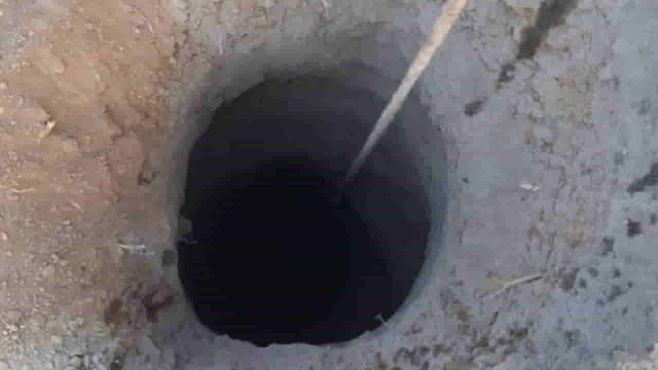 నీటి కోసం బోరు తవ్వించాడు.. చివరికీ బంగారు పొడి రావడంతో అందరూ షాక్